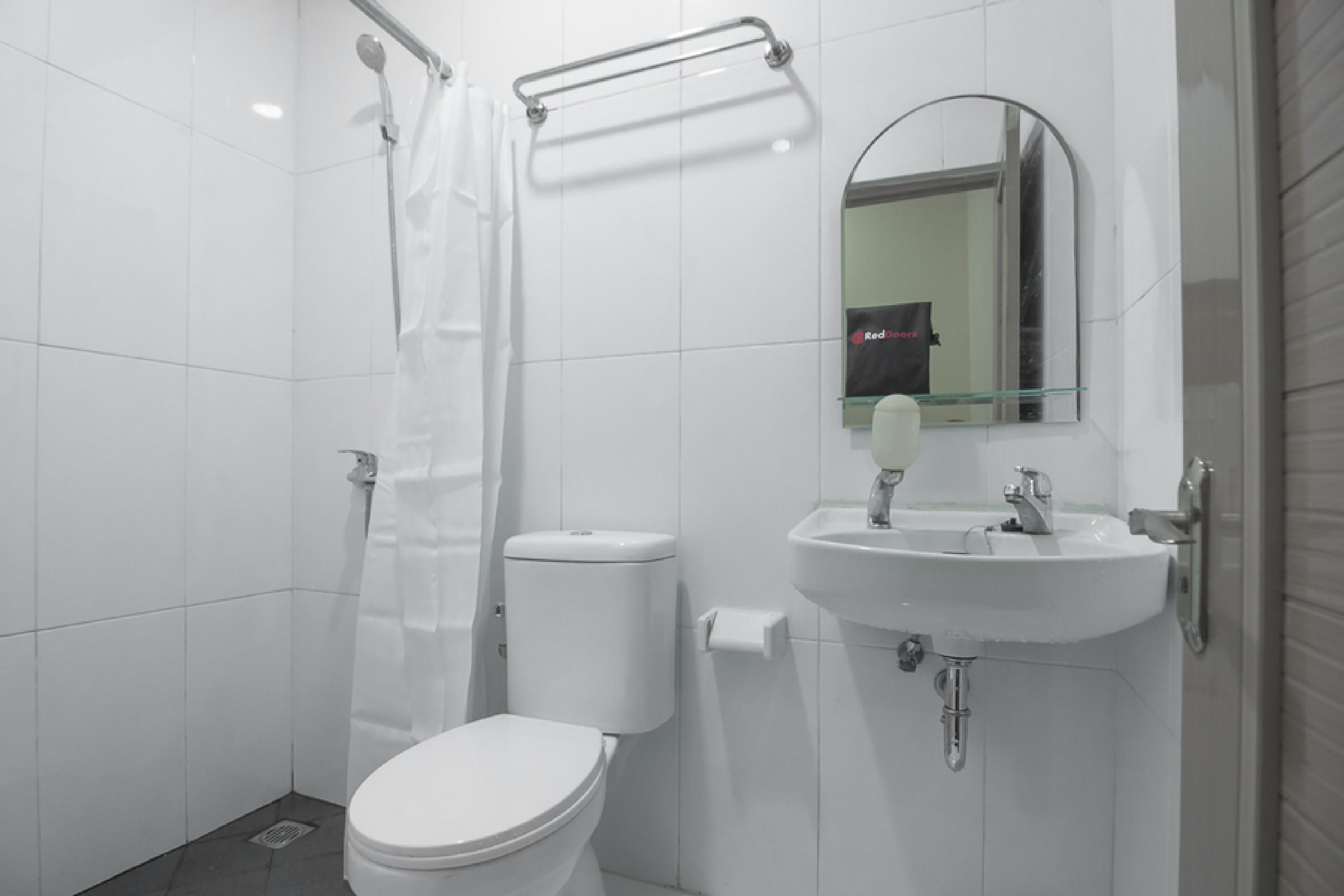 Reddoorz Near Itc Mangga Dua Hotel Джакарта Екстериор снимка